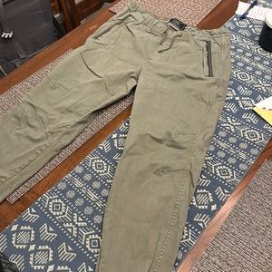 Abercrombie and Fitch Langdon Skinny Stretch pant in washed olive green. Small.